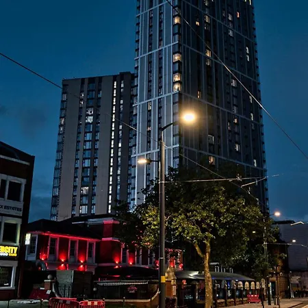 Last-Minute Specials L Book It Now L Sleeps Up To 4 L 2 Bed 2 Bath - Gym - Prime Birmingham Location L Jvt Short Lets Exterior photo