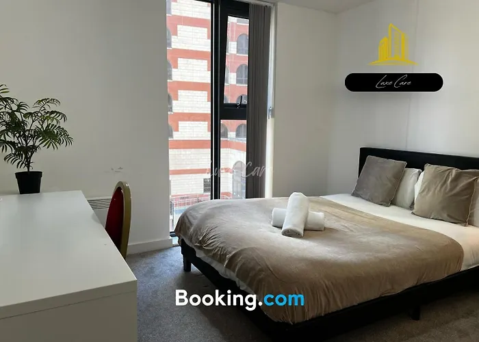 Last-Minute Specials L Book It Now L Sleeps Up To 4 L 2 Bed 2 Bath - Gym - Prime Birmingham Location L Jvt Short Lets