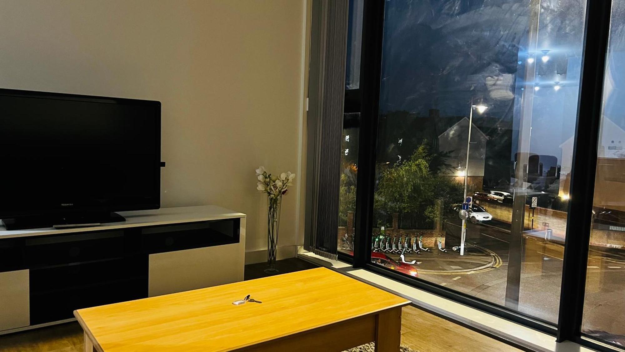 Last-minute Specials L Book It Now L Sleeps Up To 4 L 2 Bed 2 Bath - Gym - Prime Location L Jvt Short Lets Апартаменты *